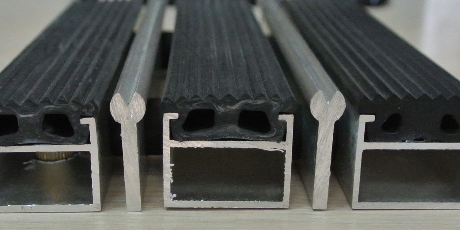 замкнутый грязезащитный профиль